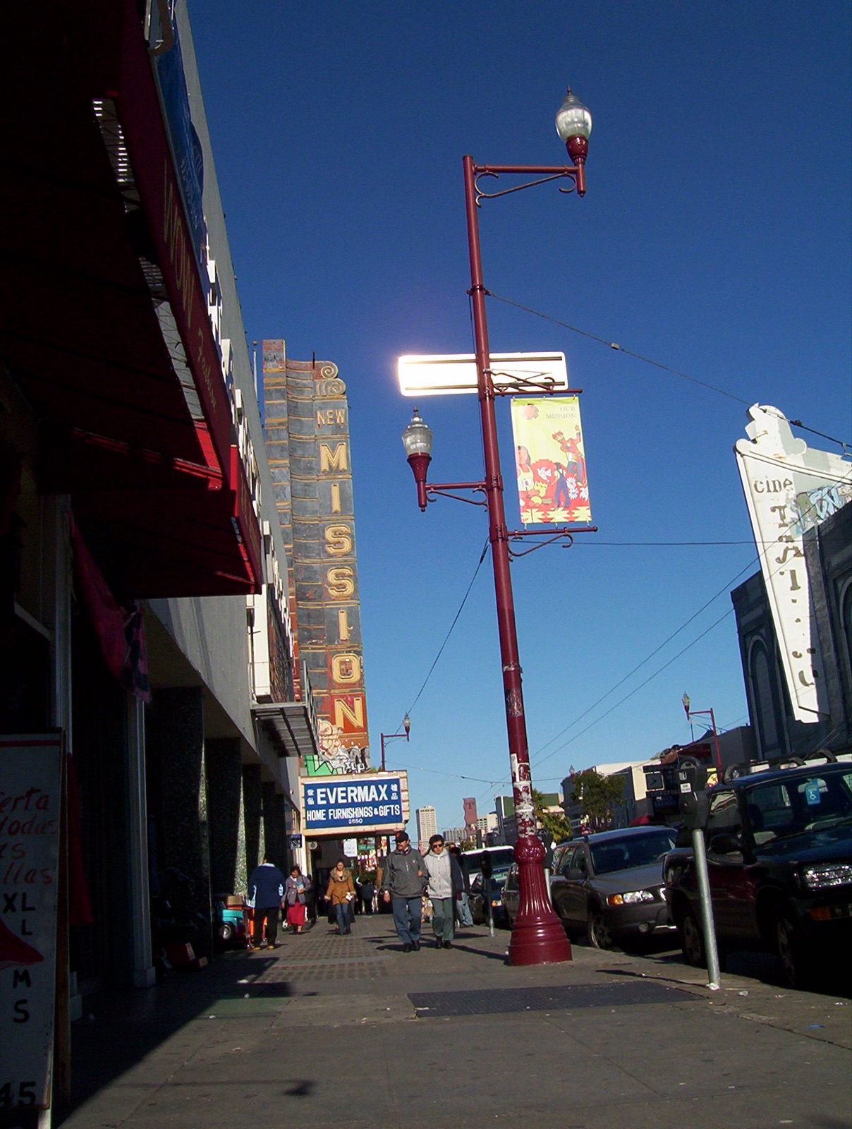 Mission Street, San Francisco, 2005. After the boom: the city of the punk houses and the squats.