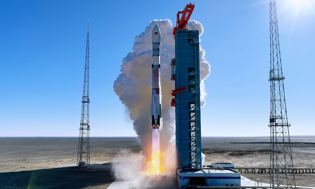 LandSpace Zhuque-3 lifting off